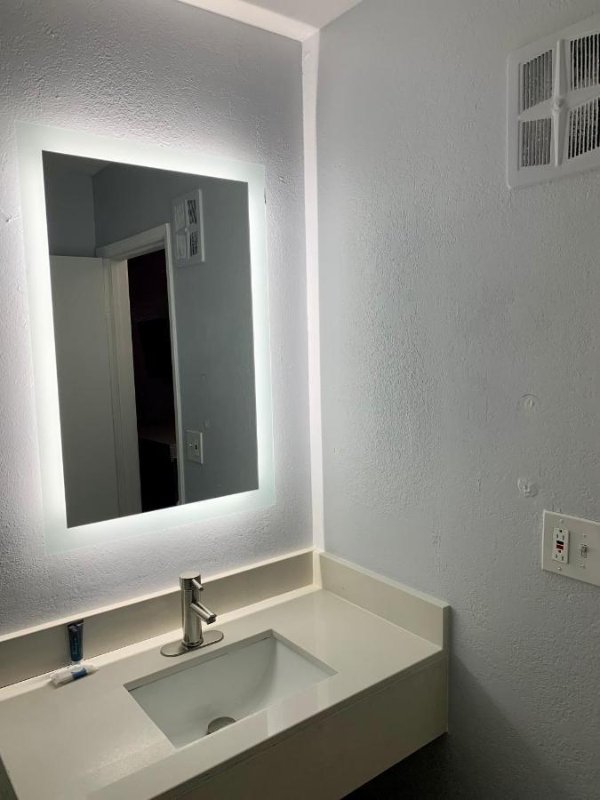 Rodeway Inn Midland Dış mekan fotoğraf